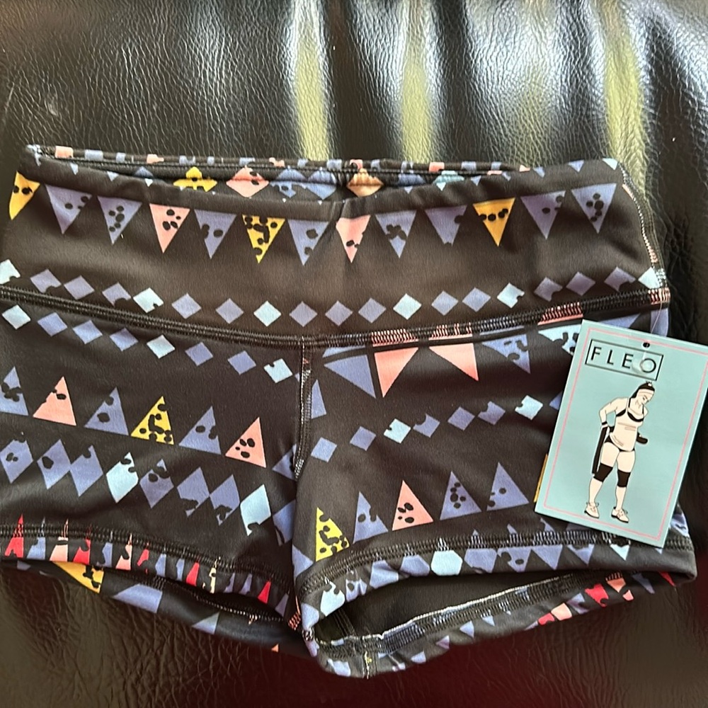 FLEO Shorts